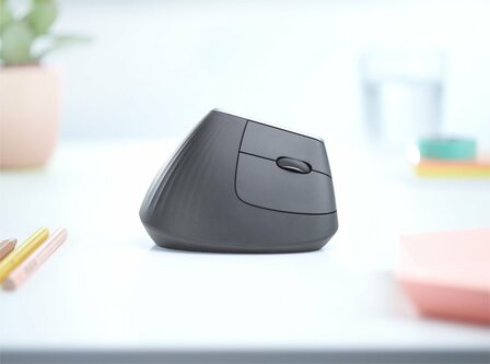 Logitech MX Vertical | Ergonomische Draadloze Muis | Rechtshandig | RF + Bluetooth | 4000 DPI | Zwart/Zilver